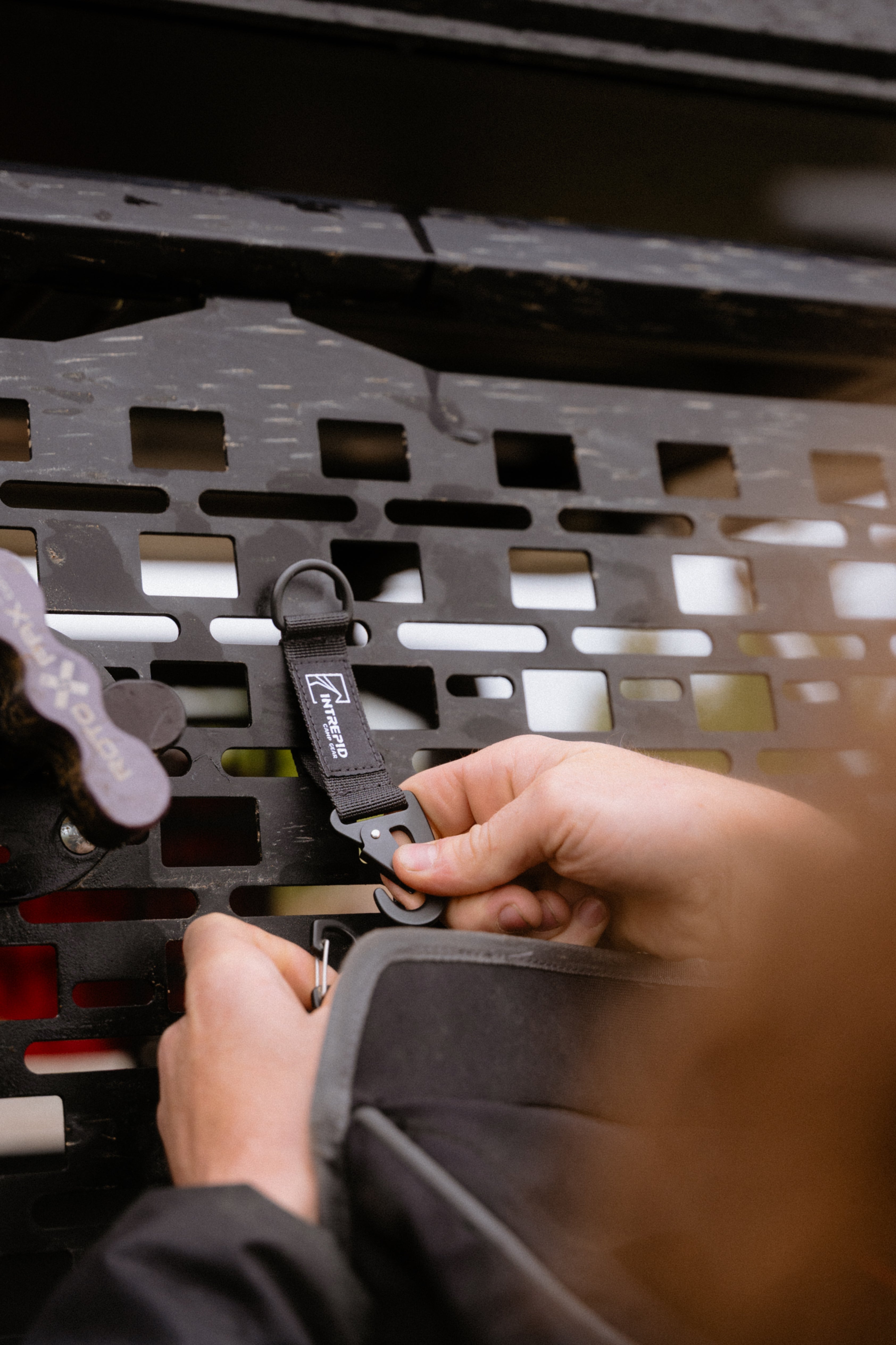 Tactical Key Holder with Aluminum D-Ring and Carabiner – Intrepid