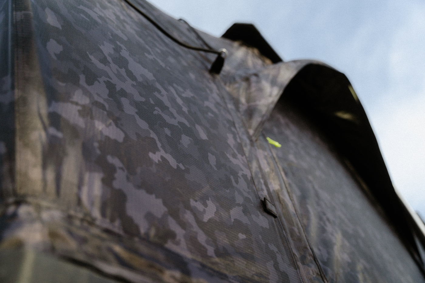 Vergrößerte seitliche Überdachungen bei den Fenstern 